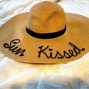 Cute “sun kissed” sunhat.